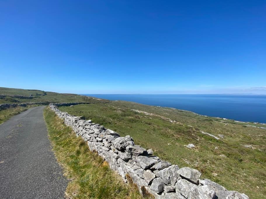 Hotel Into The Burren Murroogh Exterior foto